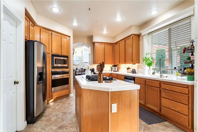 14834 Shetland Lane, Fontana, CA 92336