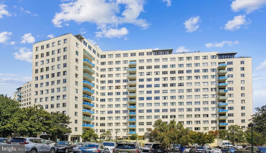 Image 1 of property listing at 10201 GROSVENOR PL #711, North Bethesda, MD 20852