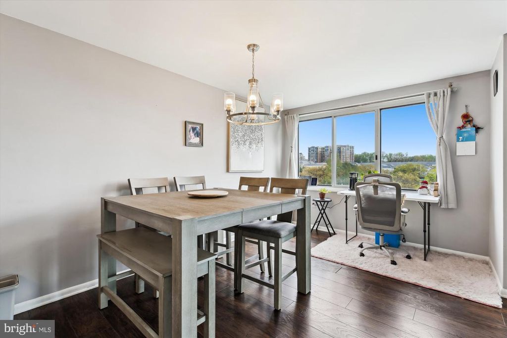 Image 11 of property listing at 10201 GROSVENOR PL #711, North Bethesda, MD 20852