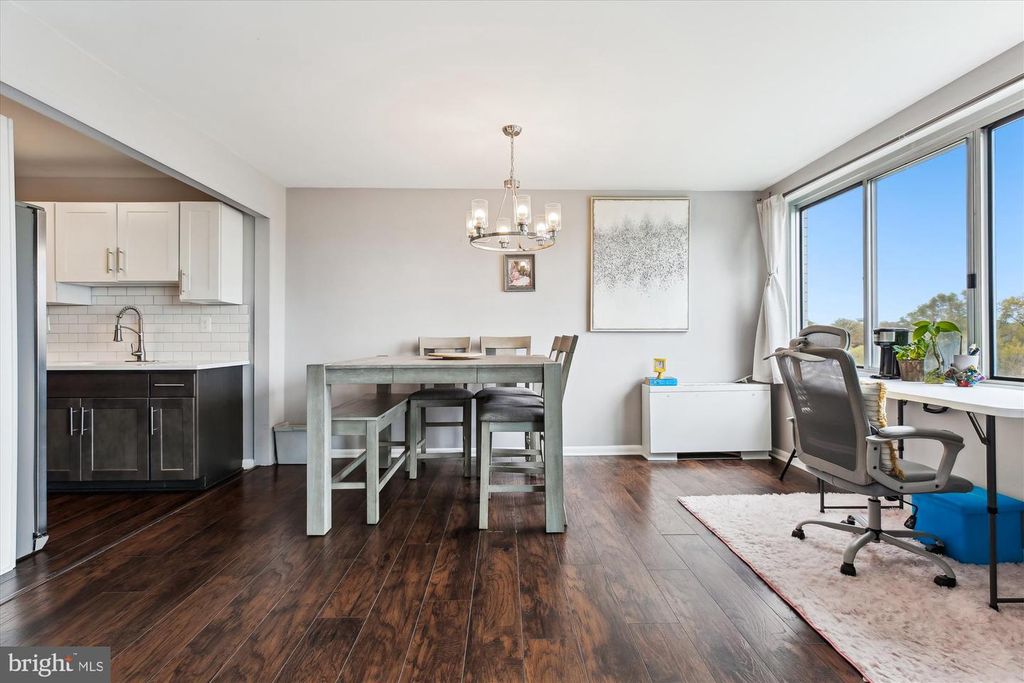 Image 13 of property listing at 10201 GROSVENOR PL #711, North Bethesda, MD 20852