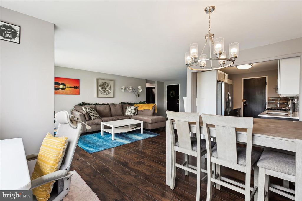 Image 16 of property listing at 10201 GROSVENOR PL #711, North Bethesda, MD 20852