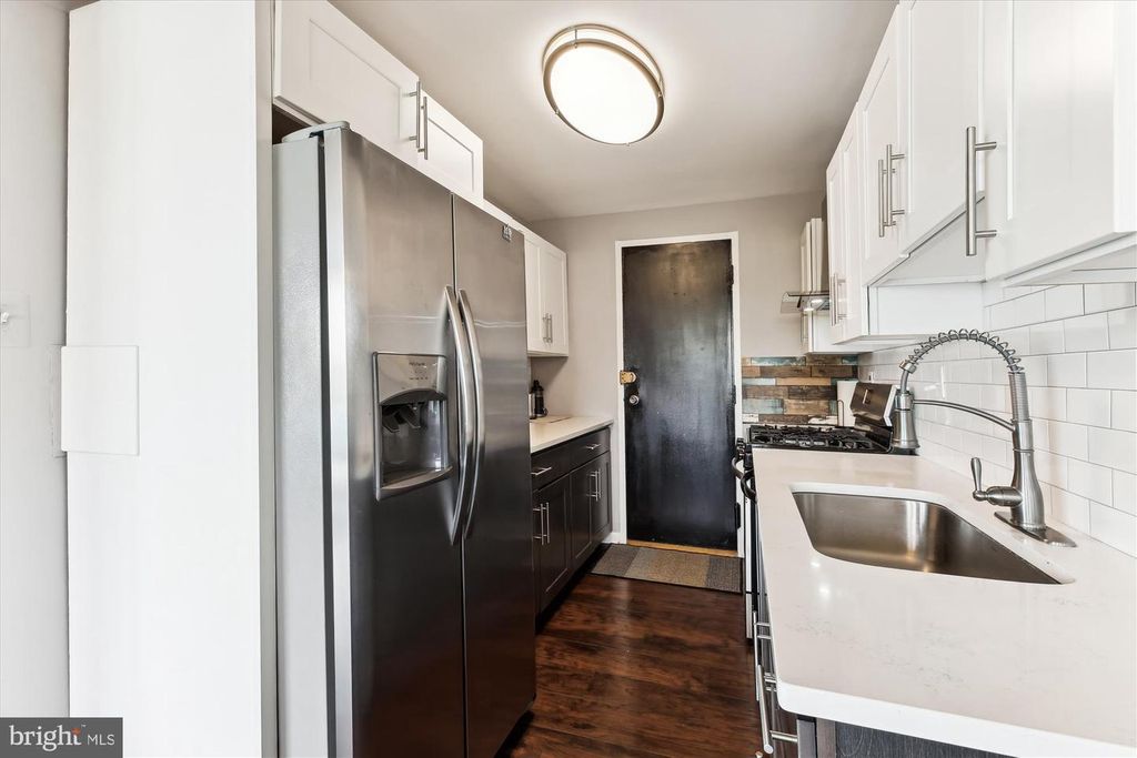 Image 17 of property listing at 10201 GROSVENOR PL #711, North Bethesda, MD 20852