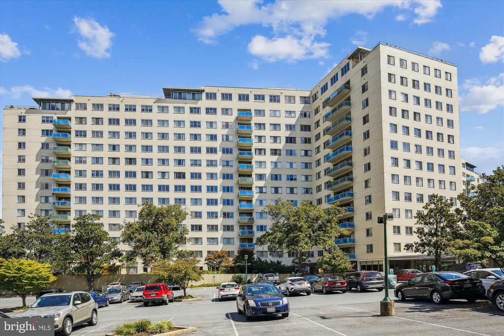 Image 2 of property listing at 10201 GROSVENOR PL #711, North Bethesda, MD 20852