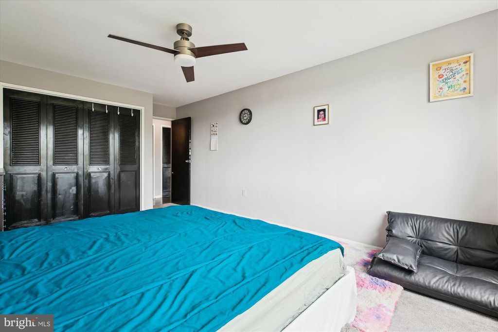 Image 22 of property listing at 10201 GROSVENOR PL #711, North Bethesda, MD 20852