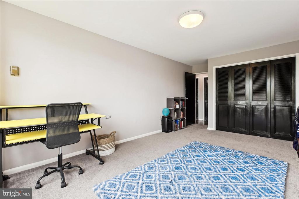 Image 26 of property listing at 10201 GROSVENOR PL #711, North Bethesda, MD 20852