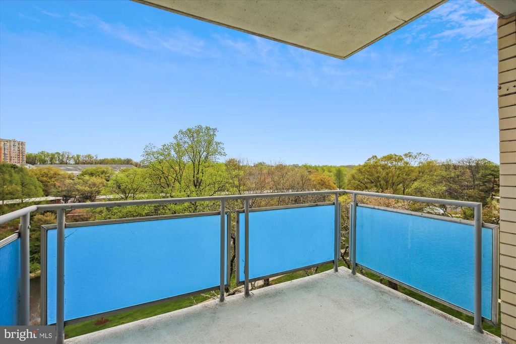 Image 27 of property listing at 10201 GROSVENOR PL #711, North Bethesda, MD 20852