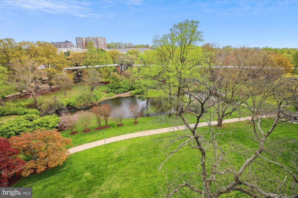 Image 29 of property listing at 10201 GROSVENOR PL #711, North Bethesda, MD 20852