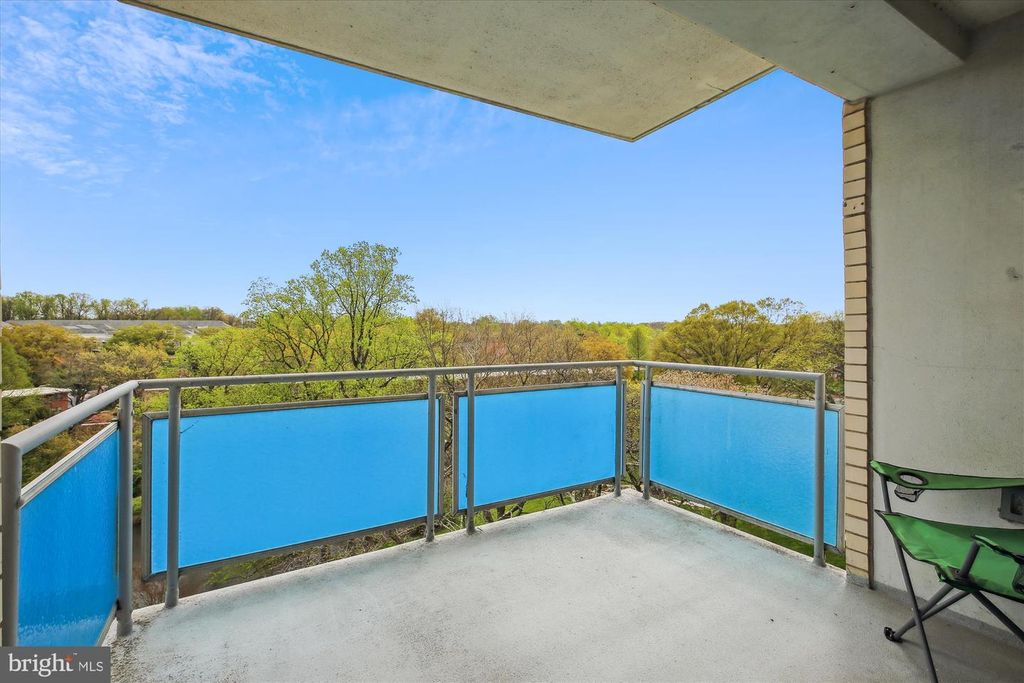Image 30 of property listing at 10201 GROSVENOR PL #711, North Bethesda, MD 20852
