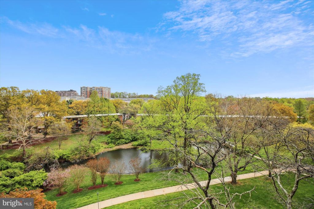 Image 32 of property listing at 10201 GROSVENOR PL #711, North Bethesda, MD 20852