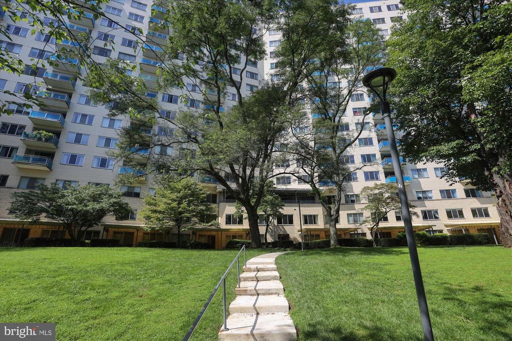 Image 34 of property listing at 10201 GROSVENOR PL #711, North Bethesda, MD 20852