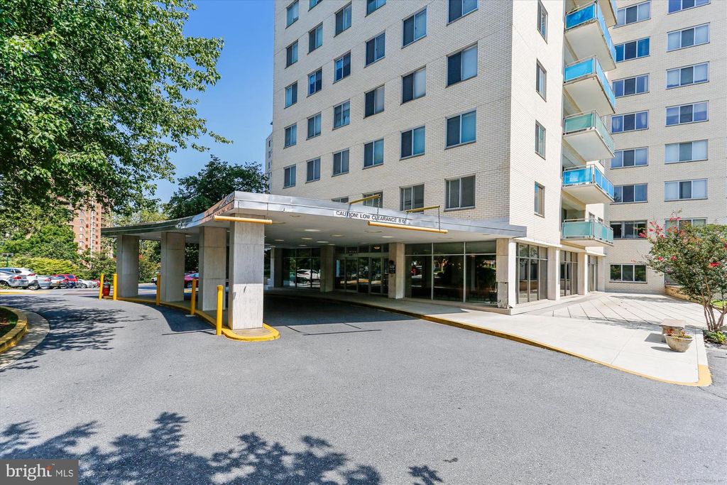 Image 35 of property listing at 10201 GROSVENOR PL #711, North Bethesda, MD 20852