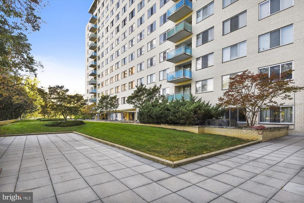 Image 38 of property listing at 10201 GROSVENOR PL #711, North Bethesda, MD 20852