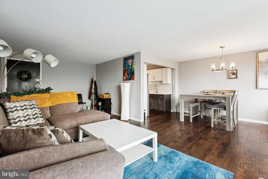 Image 9 of property listing at 10201 GROSVENOR PL #711, North Bethesda, MD 20852