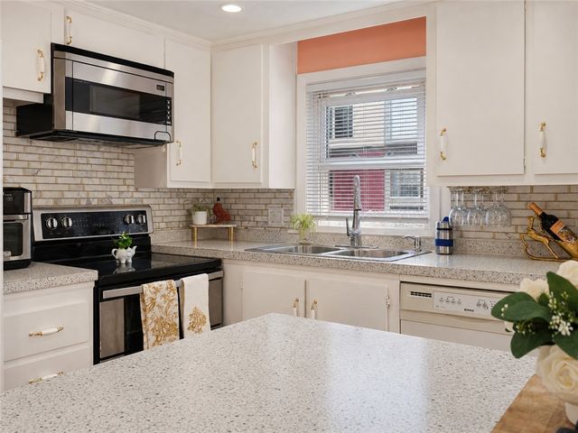 150 Woodbury Street, Pawtucket, RI 02861