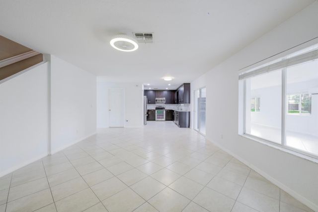 2882 SW Cape Breton Drive, Port St Lucie, FL 34953