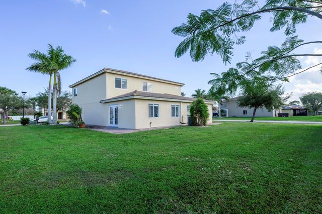 2882 SW Cape Breton Drive, Port St Lucie, FL 34953