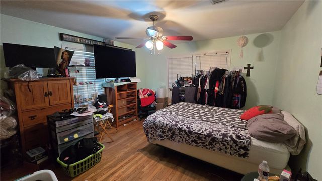 2901 N Houston Drive, La Marque, TX 77568