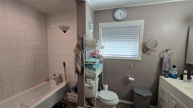 2901 N Houston Drive, La Marque, TX 77568