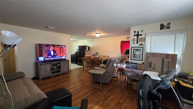 2901 N Houston Drive, La Marque, TX 77568