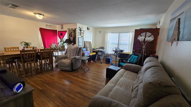 2901 N Houston Drive, La Marque, TX 77568