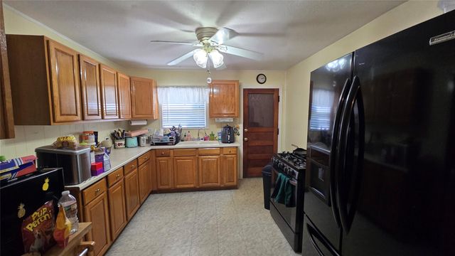 2901 N Houston Drive, La Marque, TX 77568