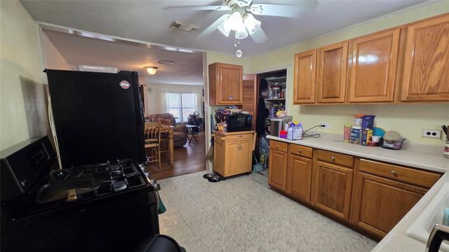 2901 N Houston Drive, La Marque, TX 77568