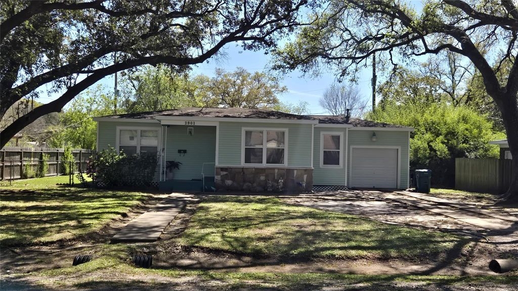 2901 N Houston Drive, La Marque, TX 77568