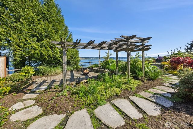 1529 13th Court, Fox Island, WA 98333