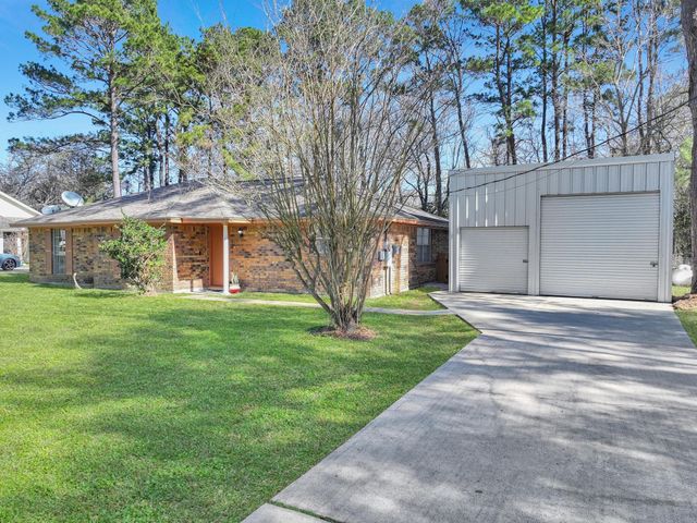 64 County Road 4010, Dayton, TX 77535