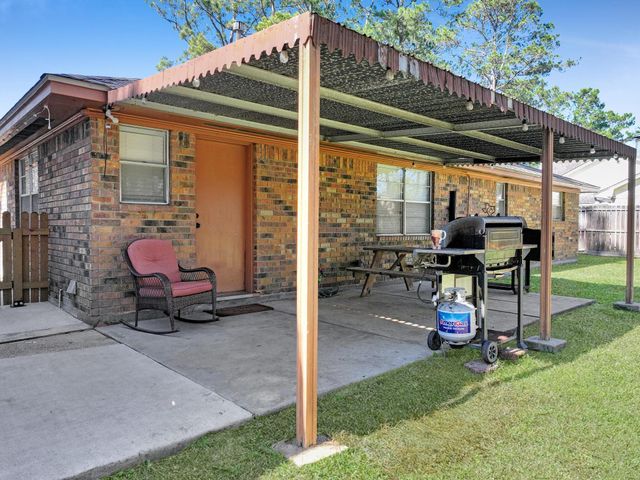 64 County Road 4010, Dayton, TX 77535