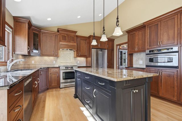 1100 Cherry Court, Burnsville, MN 55306