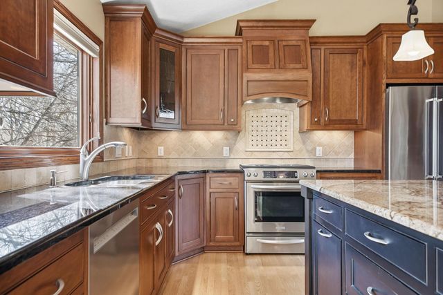 1100 Cherry Court, Burnsville, MN 55306