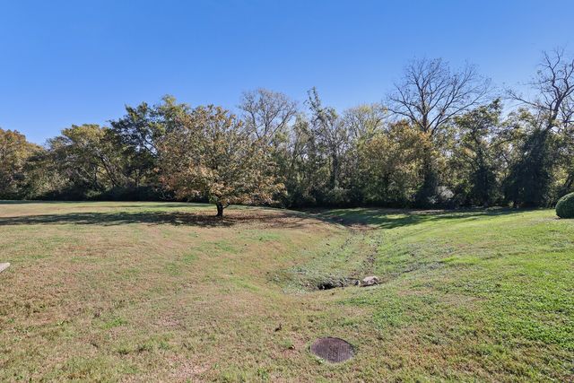 4487 Post Pl Apt 108, Nashville, TN 37205