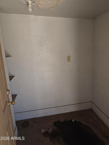 1910 N 42ND Drive, Phoenix, AZ 85009