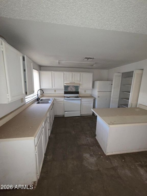 1910 N 42ND Drive, Phoenix, AZ 85009 — photo 5