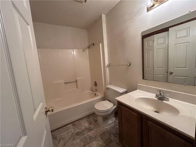1439 King Charles Drive, Clemmons, NC 27012