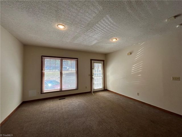 1439 King Charles Drive, Clemmons, NC 27012
