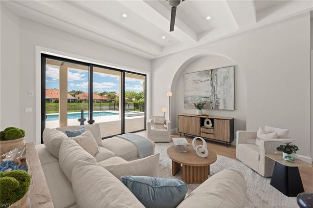 207 Monterey DR, Naples, FL 34119