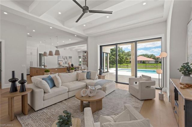 207 Monterey DR, Naples, FL 34119