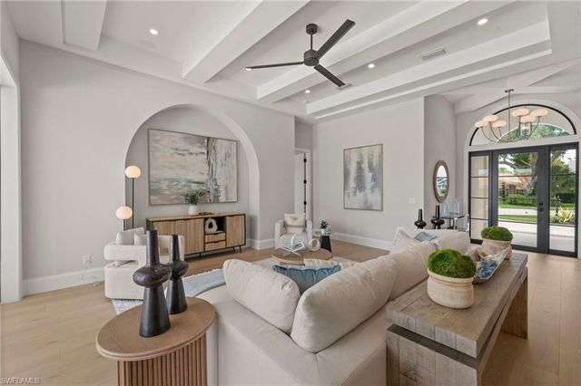 207 Monterey DR, Naples, FL 34119