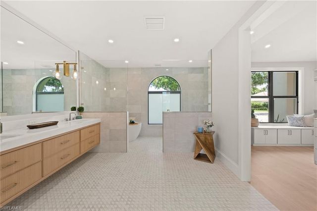 207 Monterey DR, Naples, FL 34119