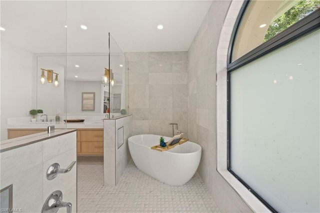 207 Monterey DR, Naples, FL 34119