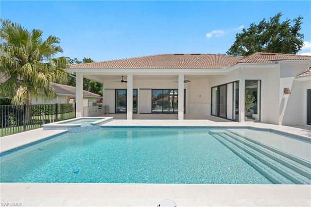 207 Monterey DR, Naples, FL 34119