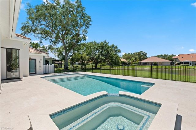 207 Monterey DR, Naples, FL 34119