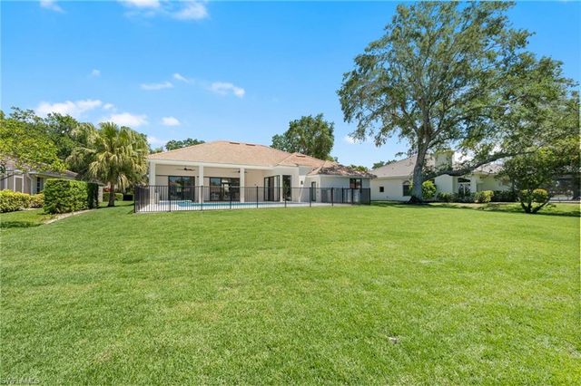 207 Monterey DR, Naples, FL 34119
