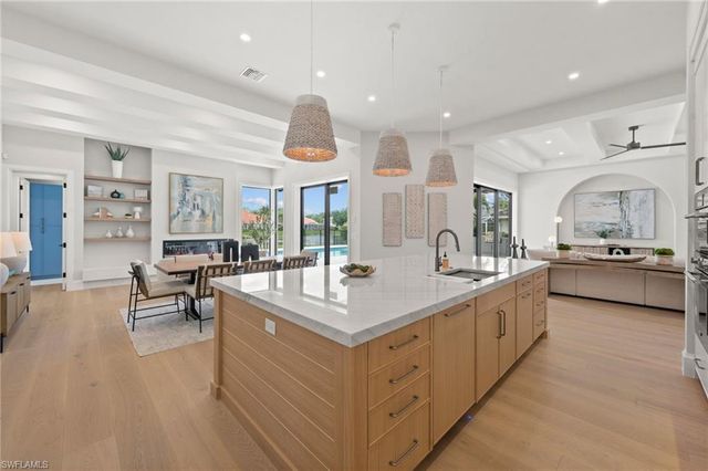 207 Monterey DR, Naples, FL 34119