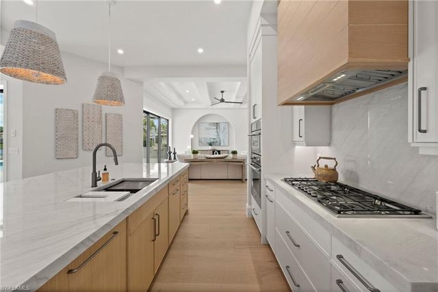 207 Monterey DR, Naples, FL 34119