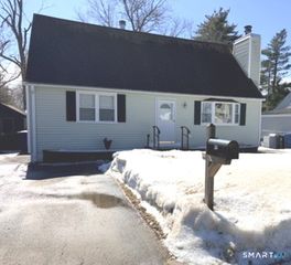 24 Granada Road, Waterbury, CT 06704