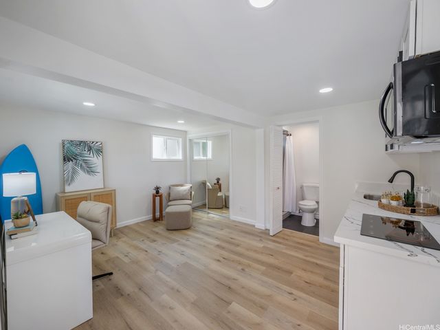 855 Kainoa Place, Honolulu, HI 96821