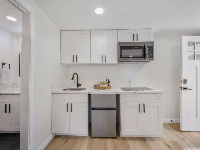 855 Kainoa Place, Honolulu, HI 96821